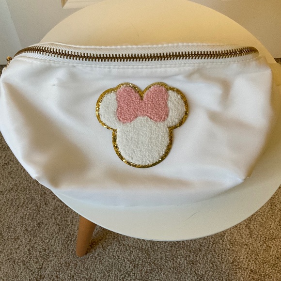 Disney Fanny Pack with Sewn on Minnie Patch - Picture 1 of 5
